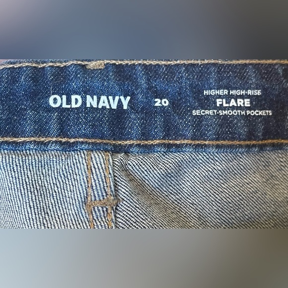 NWT Old Navy Extra High-Waisted Flare Leg Jeans. Color is called Anza. Size 20 - Picture 8 of 13